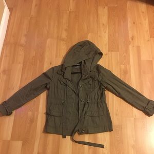 Lightweight jacket with waist tie